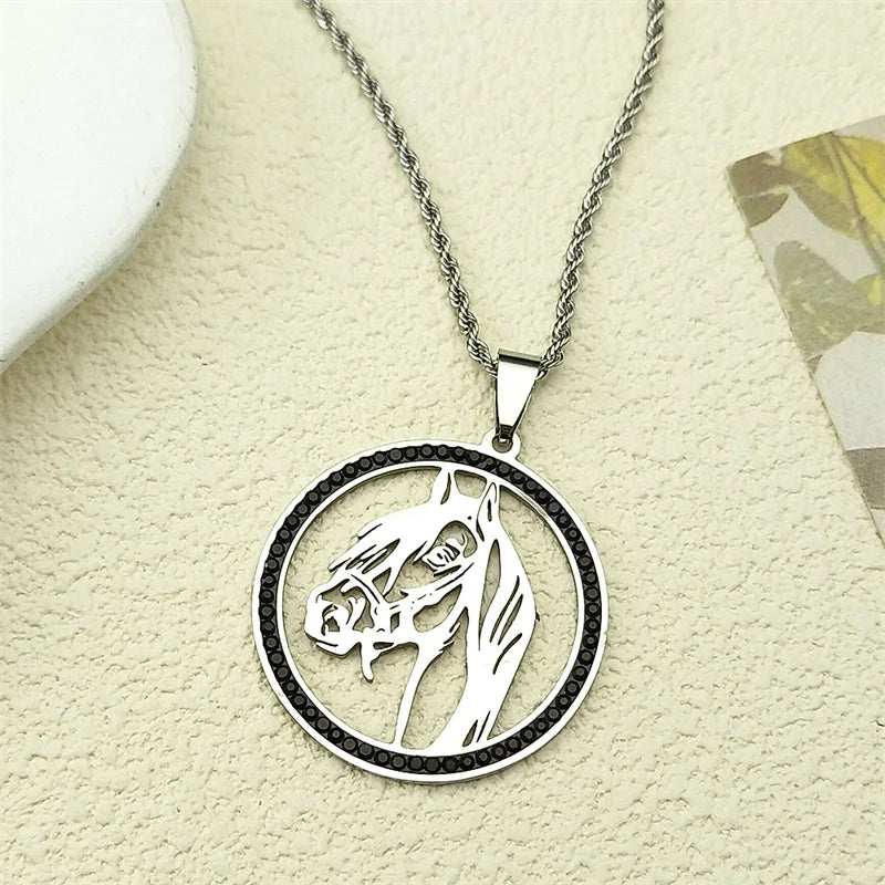 Collier en Acier Inoxydable Femme - Chaîne Fine Dorée Tendance